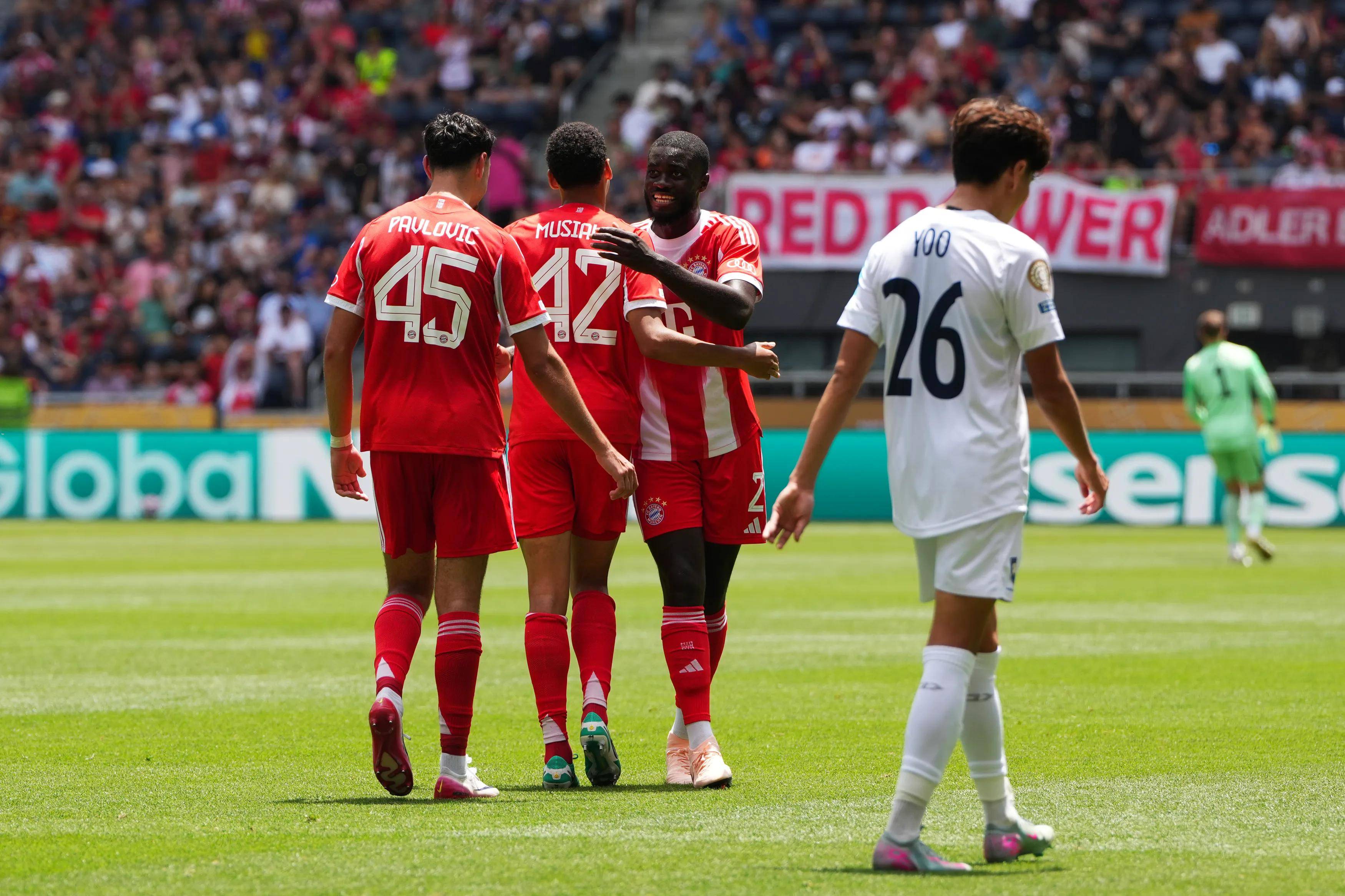  AC米兰扳平良机备战社区盾今夜国际米兰备战亚冠，现场解说直呼：今夜本菲卡备战英超